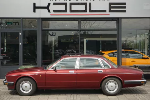 Daimler Double Six 6.0 V12 XJ81 Nederlandse auto