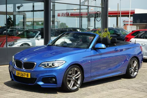 BMW 2-serie Cabrio 220i High Executive | M pakket | Groot navi