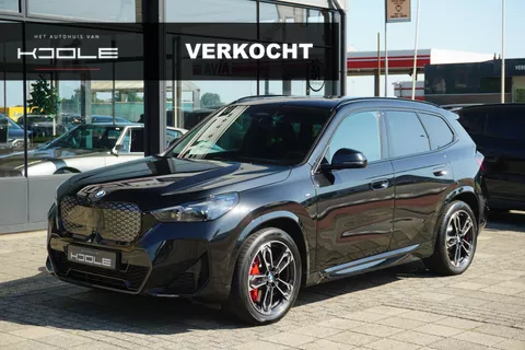 BMW iX1 eDrive20 67 kWh M Sport Edition | PANO | Trekhaak | 100 %