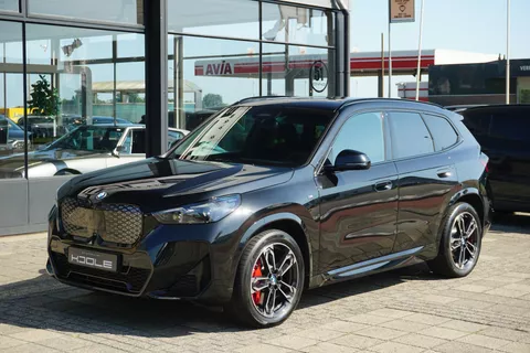 BMW iX1 eDrive20 67 kWh M Sport Edition | PANO | Trekhaak