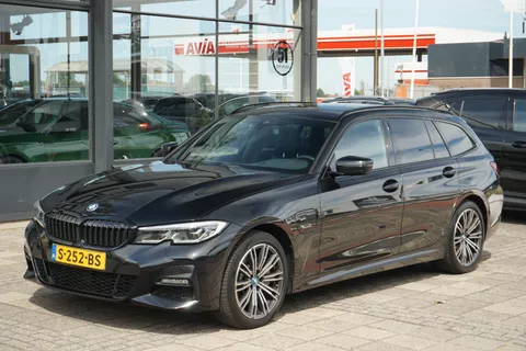 BMW 3-serie Touring 330e High Executive