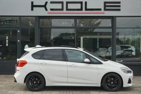 BMW 2-serie Active Tourer 220i Executive Edition | M Pakker | PANO | Trekhaak