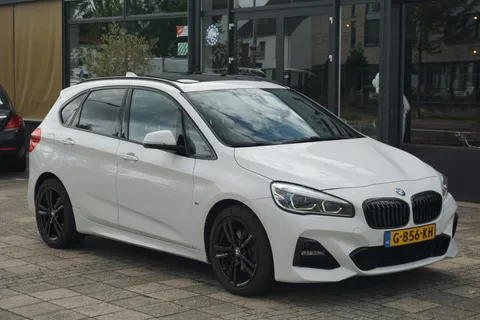 BMW 2-serie Active Tourer 220i Executive Edition | M Pakker | PANO | Trekhaak