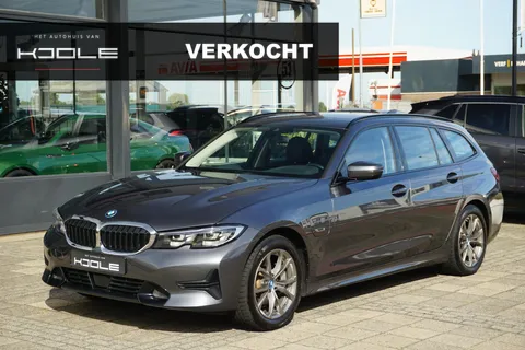 BMW 3-serie Touring 330e | trekhaak | ACC