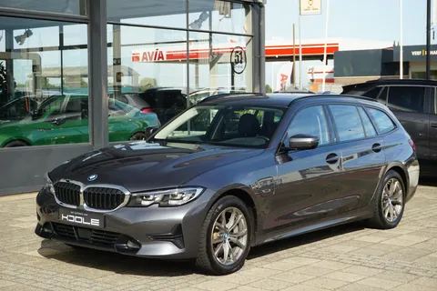 BMW 3-serie Touring 330e | trekhaak | ACC