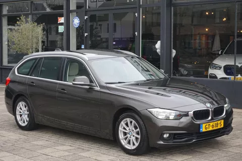 BMW 3-serie Touring 318i Essential