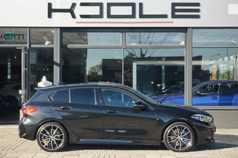 BMW 1-serie M135i xDrive High Executive Np. &euro; 75k | ACC | PANO | H&amp;K | elct. stoelen