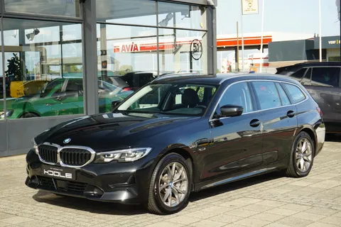 BMW 3-serie Touring 330e | trekhaak | ACC | 92% Soh